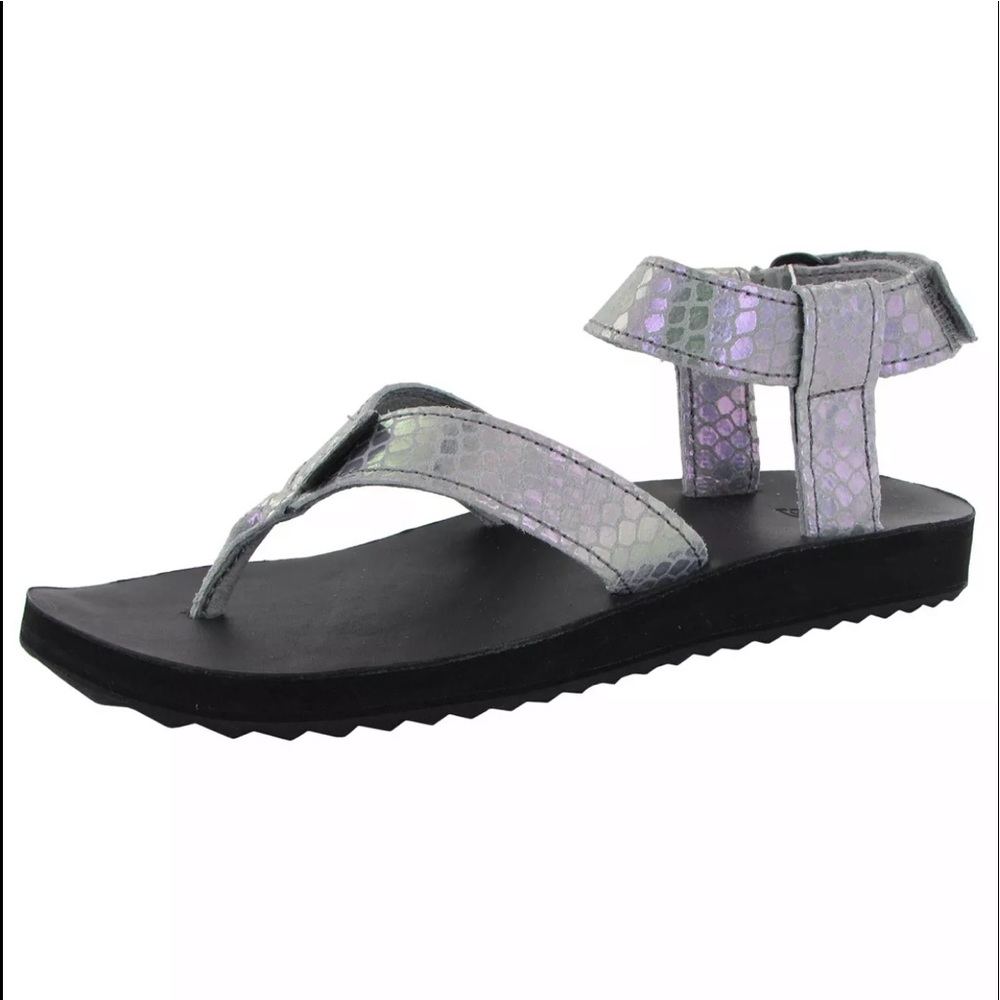NIB Iridescent Grey TEVA’s